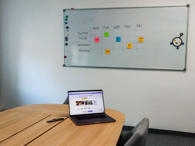 Meilleurs canaux d&rsquo;acquisition pour startups B2B