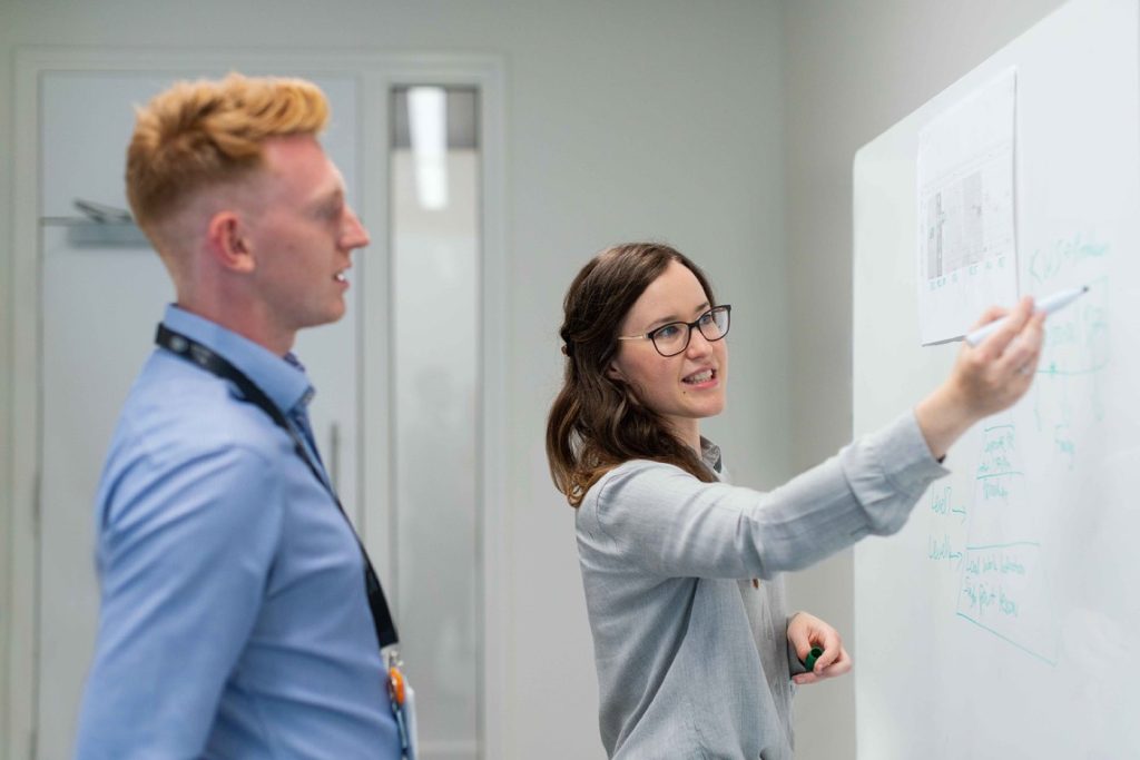 Stratégies de growth hacking B2B pour acquisition durable
