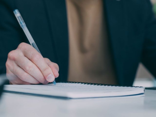 Comment gérer la trésorerie face aux retards de paiement clients