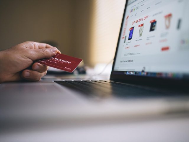 Stripe ou PayPal : quelle solution pour accepter des paiements ?