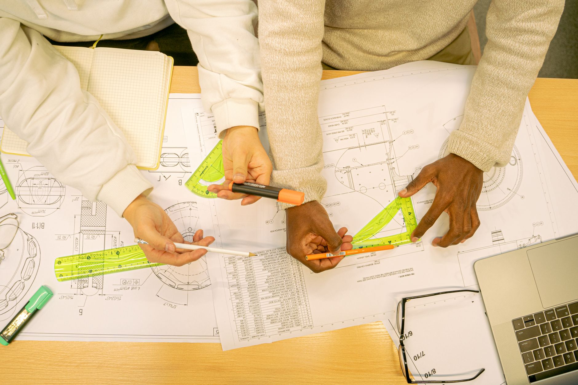 Modèles d'automatisation pour équipes produit et design